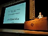 講演する深松氏 講演する深松氏