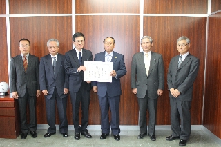 岐阜県産業環境保全協会に知事感謝状 岐阜県産業環境保全協会に知事感謝状