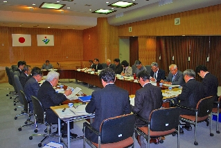 神埼市脊振町複合施設建設検討委員会の様子 神埼市脊振町複合施設建設検討委員会の様子