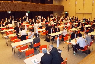 名刺交換会の様子 名刺交換会の様子