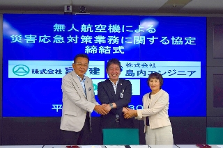 左から牧園社長、副島副知事、島内社長 左から牧園社長、副島副知事、島内社長