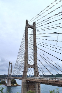 １９８９年に完成した呼子大橋