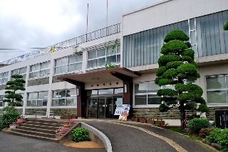 建設後約60年と老朽化が進む川棚町役場庁舎 建設後約60年と老朽化が進む川棚町役場庁舎