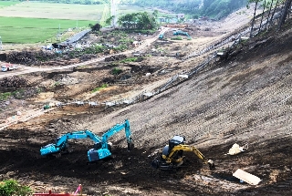 北海道胆振東部地震の緊急治山対策現場で稼働する特のり3Dマシン 北海道胆振東部地震の緊急治山対策現場で稼働する特のり3Dマシン