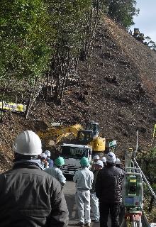 地すべり災害復旧工事現場での施工状況を見学 地すべり災害復旧工事現場での施工状況を見学