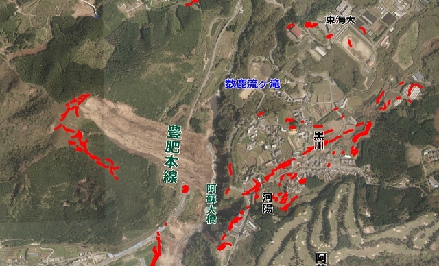 上空からの撮影写真と災害発生場所の画像を合わせて、被害の実態を把握 上空からの撮影写真と災害発生場所の画像を合わせて、被害の実態を把握
